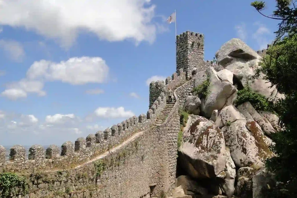 Battlements_of_Moorish_Castle_-_Sintra_-_Portugal